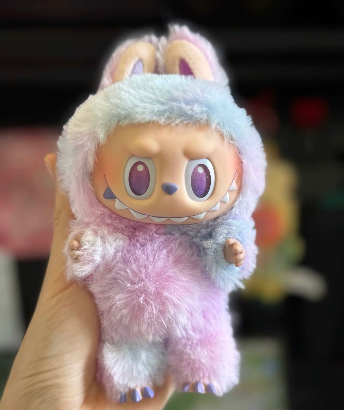 6733